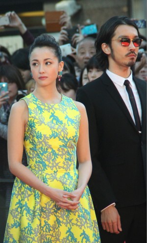 新宿・歌舞伎町で行われた『新宿スワン』レッドカーペットの模様