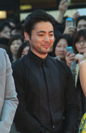 新宿・歌舞伎町で行われた『新宿スワン』レッドカーペットの模様