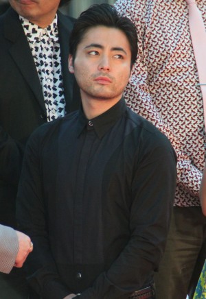 新宿・歌舞伎町で行われた『新宿スワン』レッドカーペットの模様