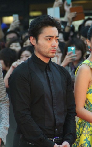 新宿・歌舞伎町で行われた『新宿スワン』レッドカーペットの模様