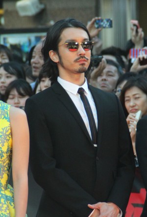 新宿・歌舞伎町で行われた『新宿スワン』レッドカーペットの模様