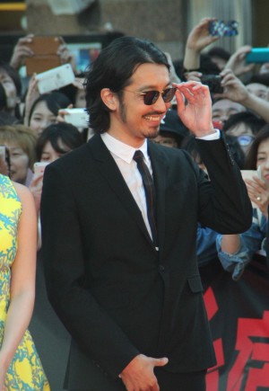 新宿・歌舞伎町で行われた『新宿スワン』レッドカーペットの模様