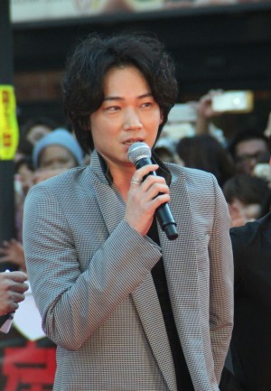 新宿・歌舞伎町で行われた『新宿スワン』レッドカーペットの模様