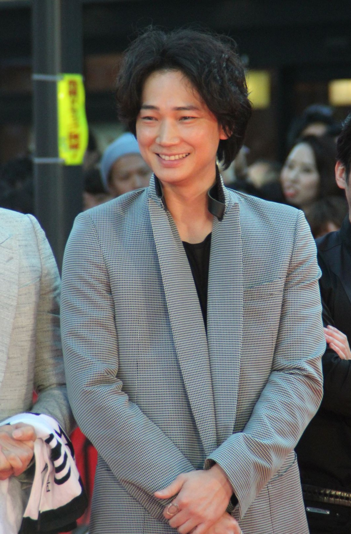 綾野剛、山田孝之と謎の入籍宣言「俺はお前のことを色々知っている」
