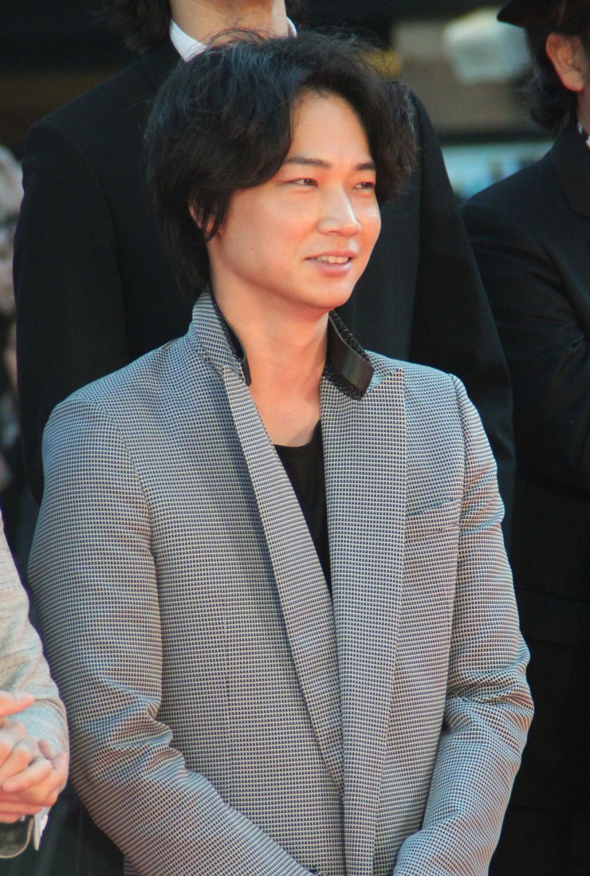 綾野剛、山田孝之と謎の入籍宣言「俺はお前のことを色々知っている」