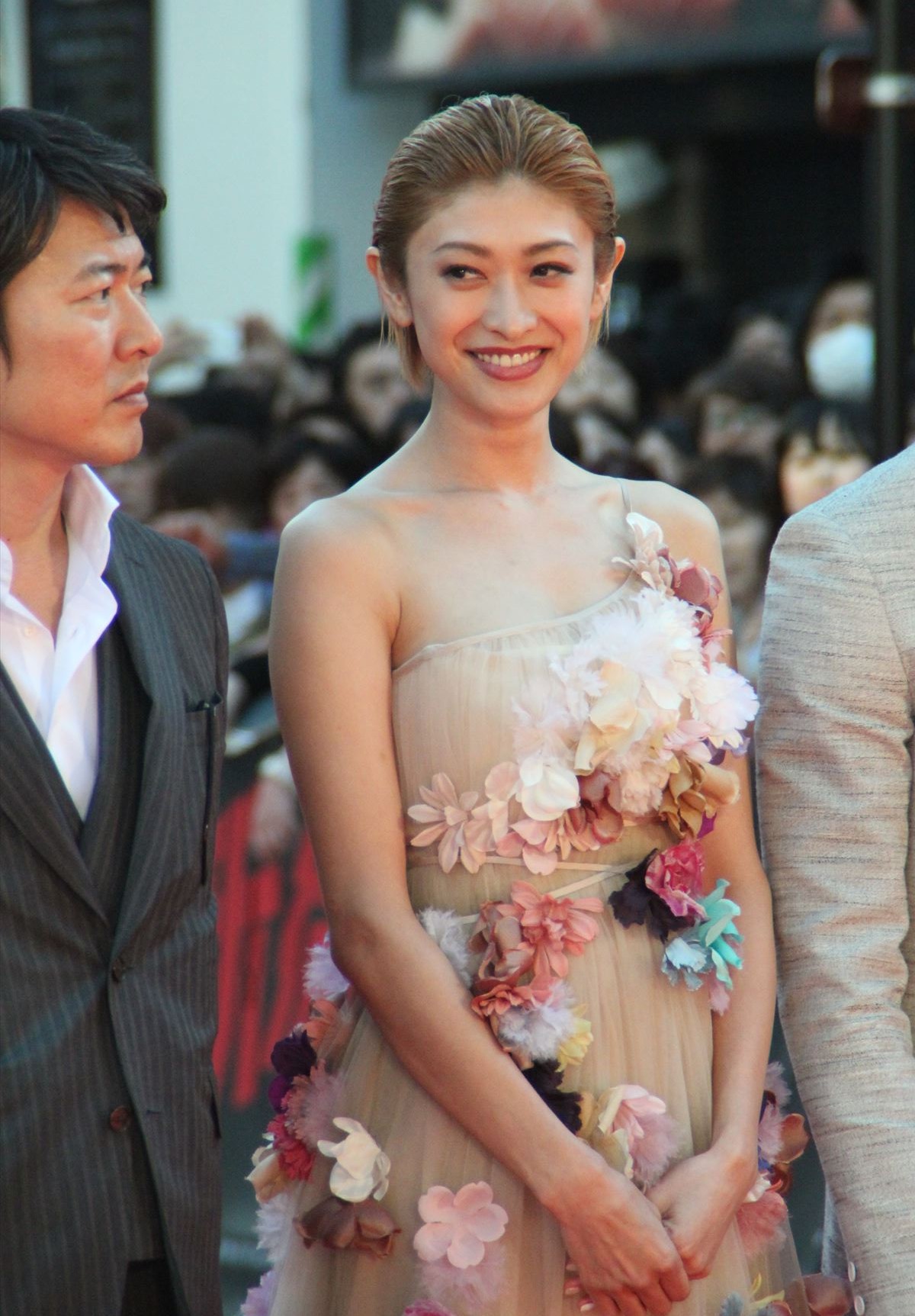 綾野剛、山田孝之と謎の入籍宣言「俺はお前のことを色々知っている」