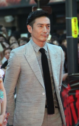 新宿・歌舞伎町で行われた『新宿スワン』レッドカーペットの模様