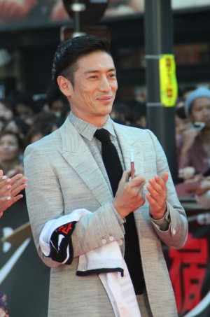 新宿・歌舞伎町で行われた『新宿スワン』レッドカーペットの模様