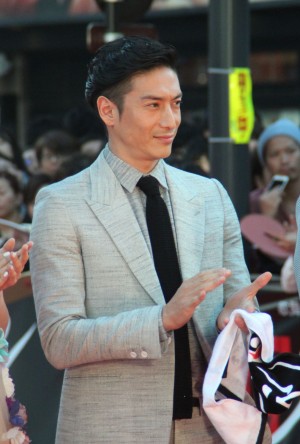 新宿・歌舞伎町で行われた『新宿スワン』レッドカーペットの模様