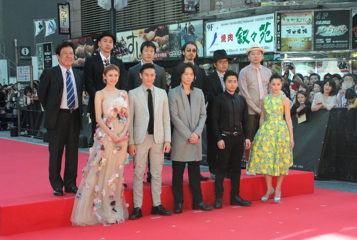 綾野剛、山田孝之と謎の入籍宣言「俺はお前のことを色々知っている」