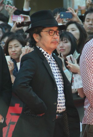 新宿・歌舞伎町で行われた『新宿スワン』レッドカーペットの模様