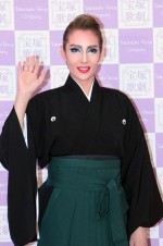 宝塚歌劇団星組トップスター・柚希礼音、退団会見