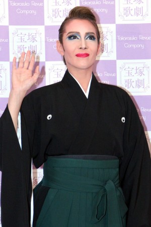 宝塚歌劇団星組トップスター・柚希礼音、退団会見