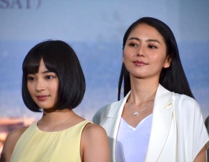 『海街diary』完成披露イベントに出席した広瀬すず、長澤まさみ