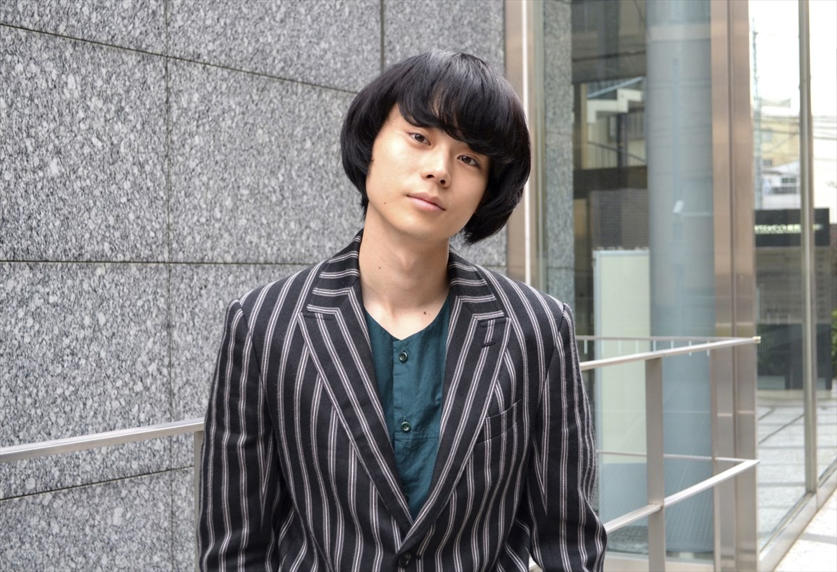 菅田将暉、笑いをこらえる現場は「身を削る思い」城田優や佐藤二朗のアドリブに困る