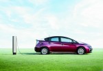 重量バランスの良さと低重心を兼ね揃えているプリウスPHV