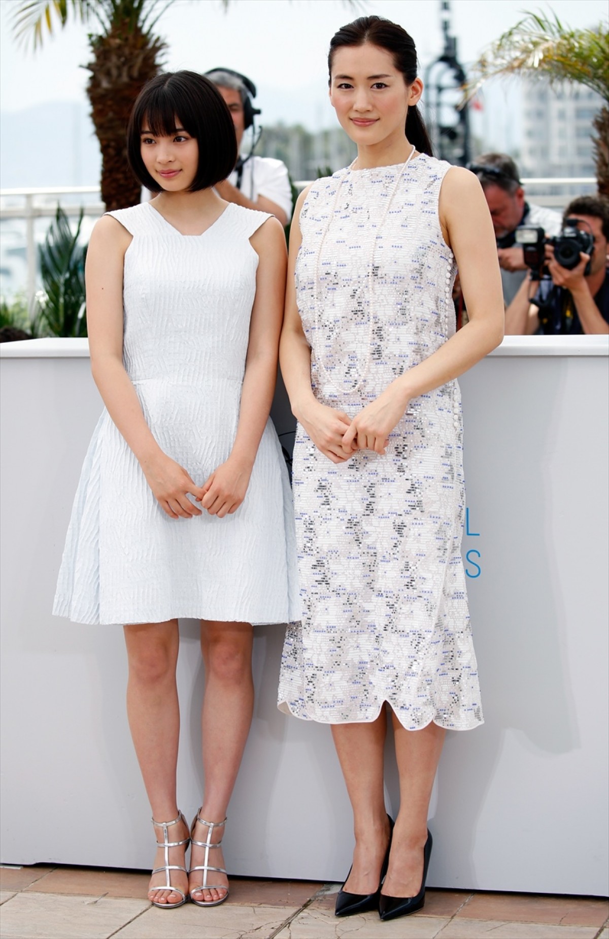 『海街diary』4姉妹、華やかなドレス姿でカンヌ魅了　上映後の拍手喝采に興奮