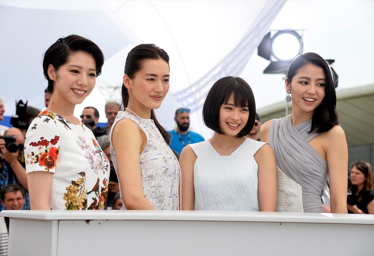 『海街diary』4姉妹、華やかなドレス姿でカンヌ魅了　上映後の拍手喝采に興奮