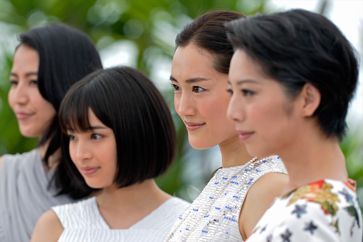『海街diary』4姉妹、華やかなドレス姿でカンヌ魅了　上映後の拍手喝采に興奮