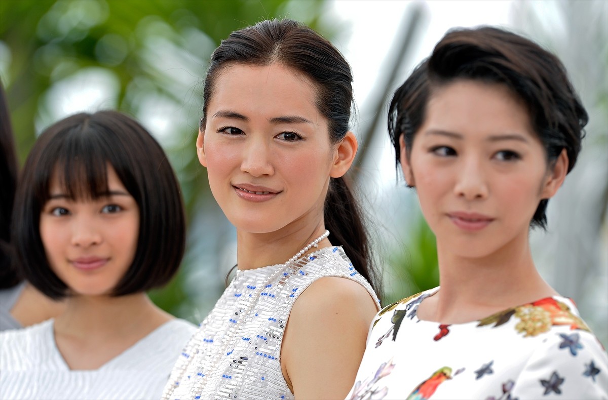 『海街diary』4姉妹、華やかなドレス姿でカンヌ魅了　上映後の拍手喝采に興奮