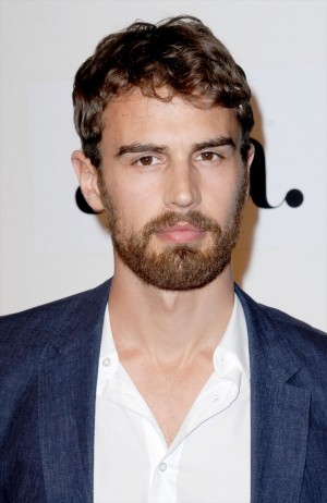 テオ・ジェームズ