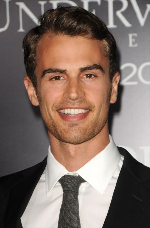 テオ・ジェームズ