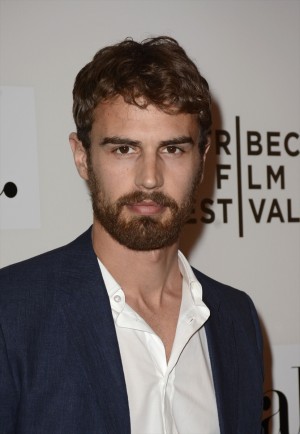 テオ・ジェームズ