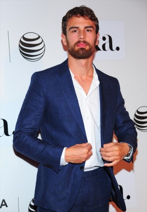 テオ・ジェームズ