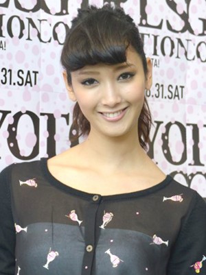 “平成顔”の女優・菜々緒