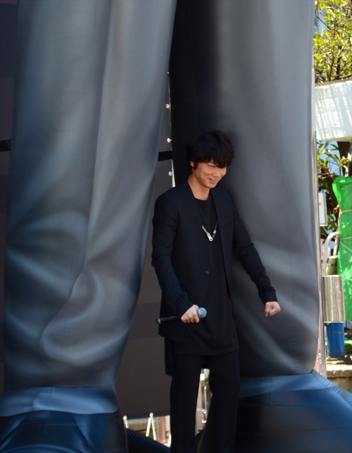 綾野剛、ざわちん山田孝之メイクに「すごく似てる！ 身長もこんな感じ」と絶賛