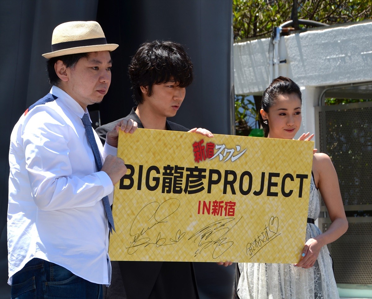 綾野剛、ざわちん山田孝之メイクに「すごく似てる！ 身長もこんな感じ」と絶賛
