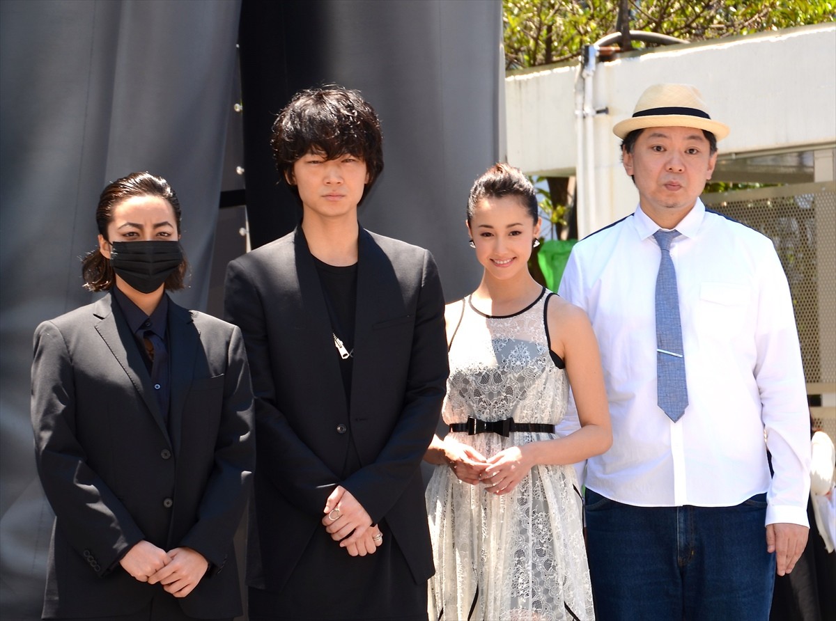 綾野剛、ざわちん山田孝之メイクに「すごく似てる！ 身長もこんな感じ」と絶賛