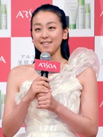 浅田真央、「アルソア美肌ライン」新広告ビジュアル発表会にて