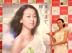 浅田真央、「アルソア美肌ライン」新広告ビジュアル発表会にて
