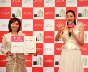 浅田真央、「アルソア美肌ライン」新広告ビジュアル発表会にて