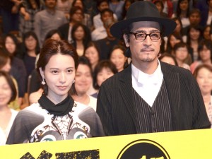 連続ドラマW『予告犯‐THEPAIN‐』完成披露試写会に登場した戸田恵梨香、橋本さとし
