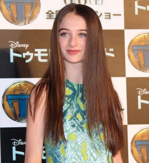 『トゥモローランド』ジャパンプレミアに登場したブリット・ロバートソン