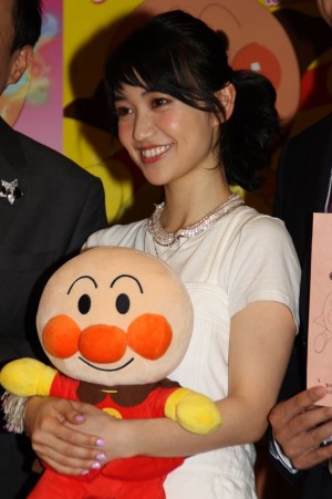 『それいけ！アンパンマン　ミージャと魔法のランプ』アフレコ会見に登場した大島優子