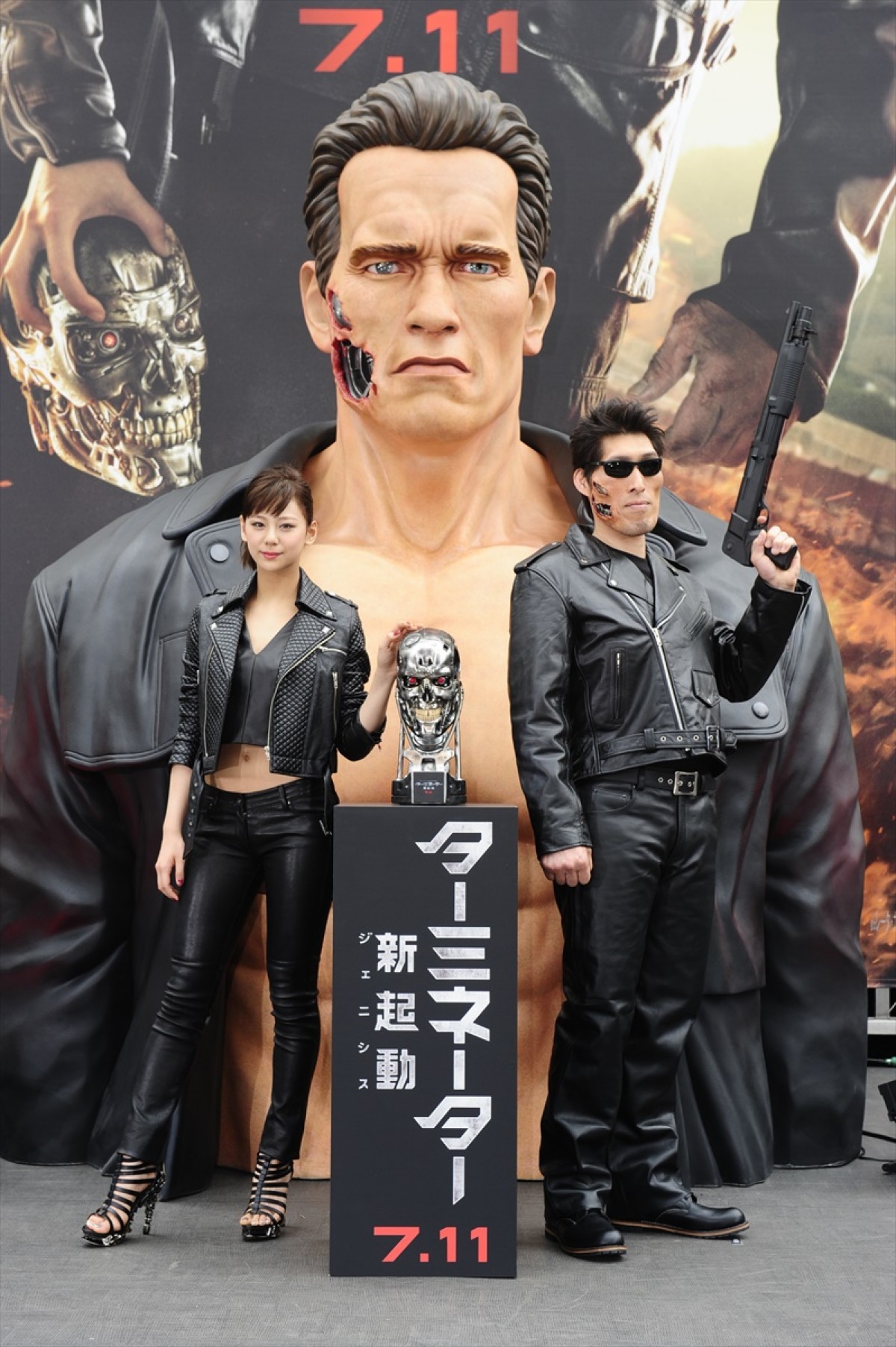 西内まりや、『ターミネーター』サラ風へそ出しルックでシュワ愛「私のヒーロー！」