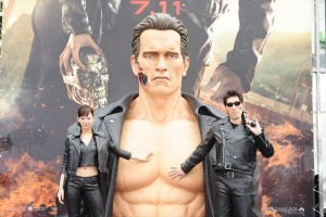 『ターミネーター』日本公開30周年記念イベントに登場した西内まりや、篠原信一