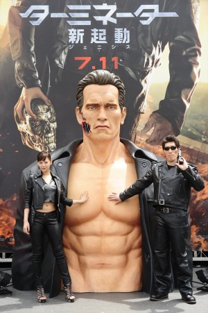 『ターミネーター』日本公開30周年記念イベントに登場した西内まりや、篠原信一