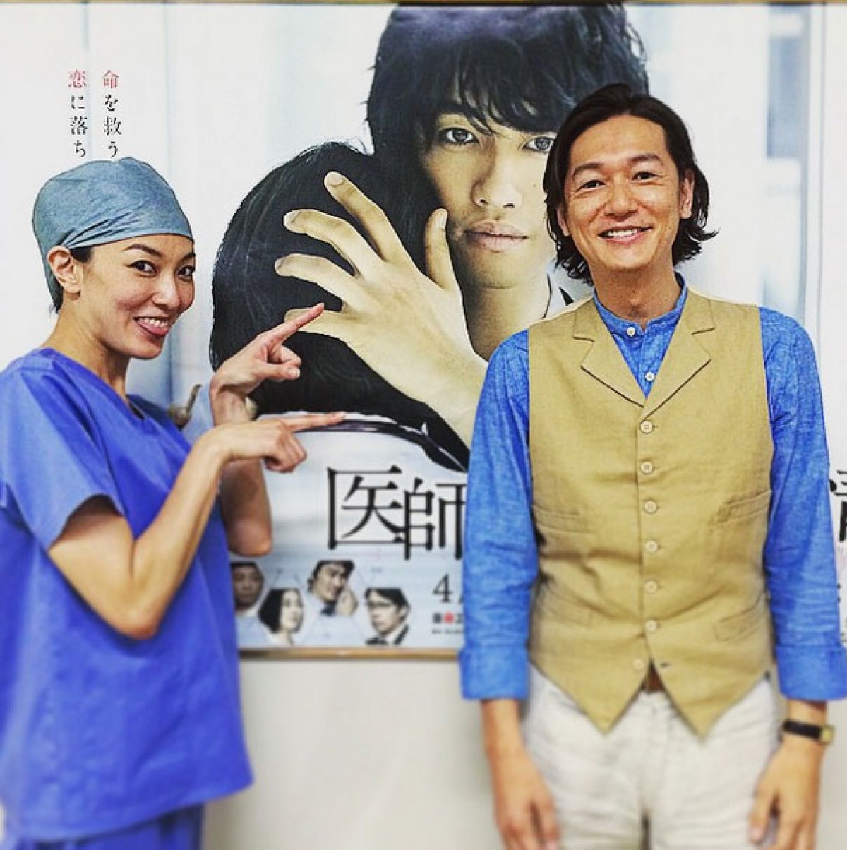 板谷由夏、“同窓生”井浦新と2ショットを公開