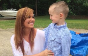 ホームレス男性に「ご飯を買って」5歳児が母親にお願い　レストランが涙に包まれる