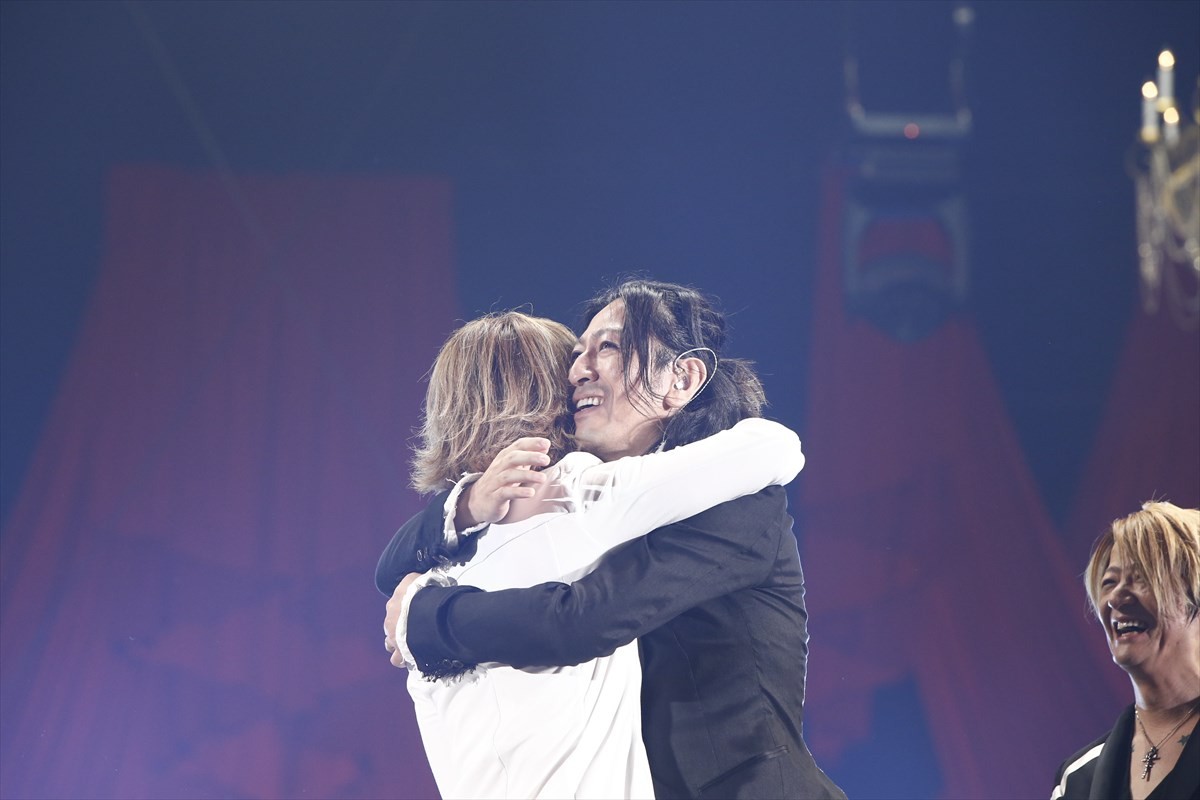 YOSHIKI、GLAYライブにサプライズ参戦！ GLAYファン全員で「We are X！」