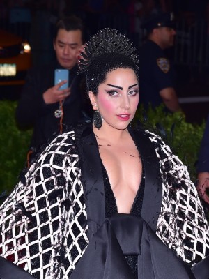 妊娠説をきっぱり否定したレディー・ガガ