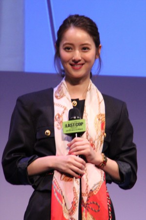 『THE LAST COP／ラストコップ』完成披露試写会に登場した佐々木希