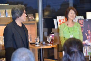 『昭和枯れすすき』発売記念トークショーに出席した樋口尚文、秋吉久美子