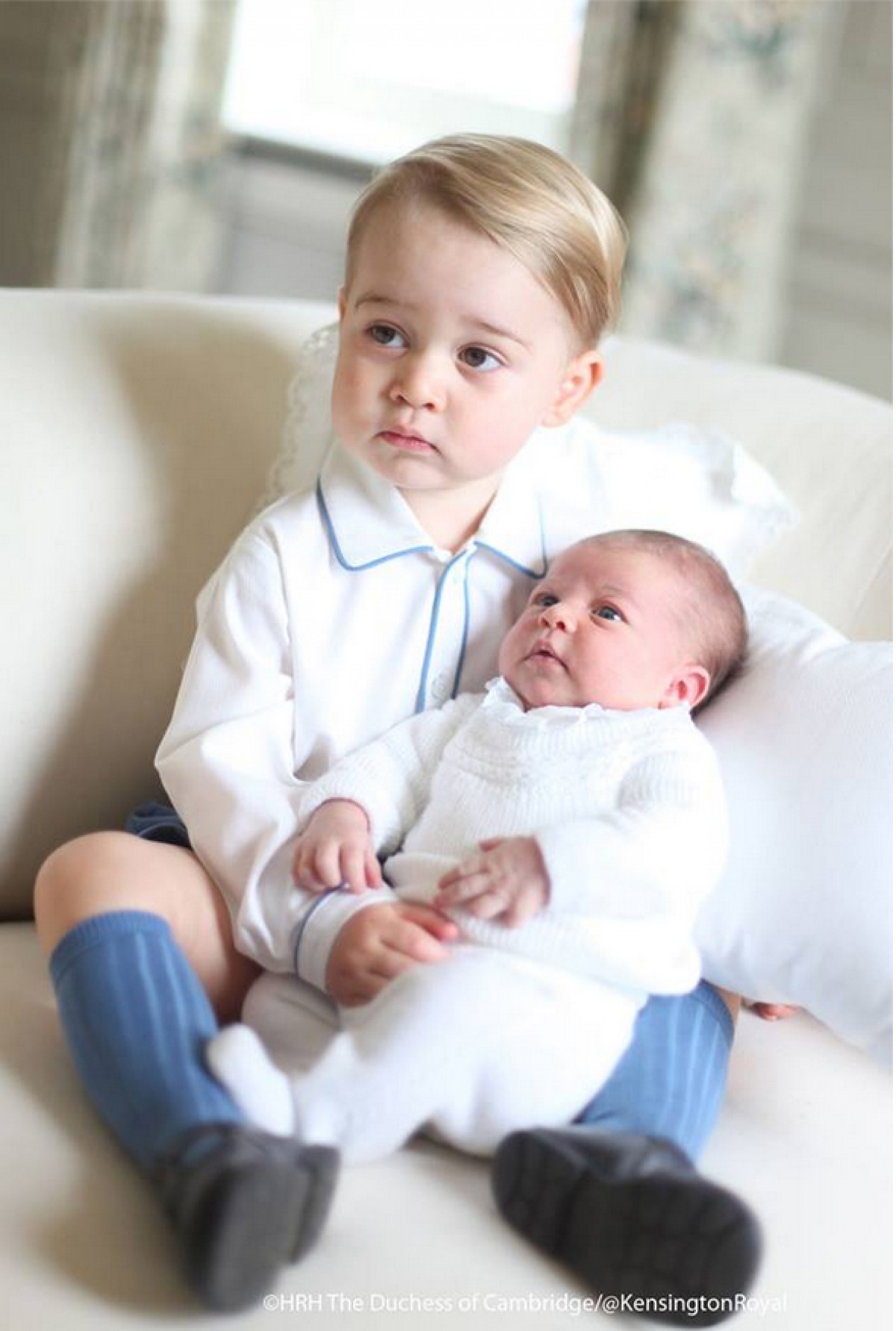 英王室ジョージ王子＆シャーロット王女のツーショット公開　キャサリン妃が撮影