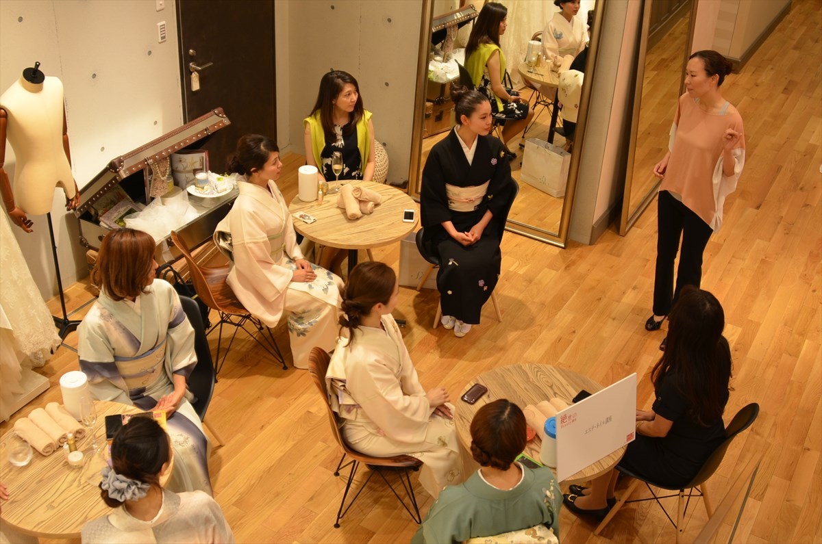 モデル・朝倉匠子、着物の魅力を力説！気軽に着付を学べる「絶世のBeauty講座」開催