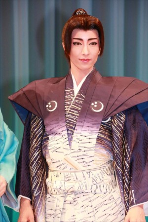 早霧せいな、雪組公演『星逢一夜』『La Esmeralda』制作発表会にて